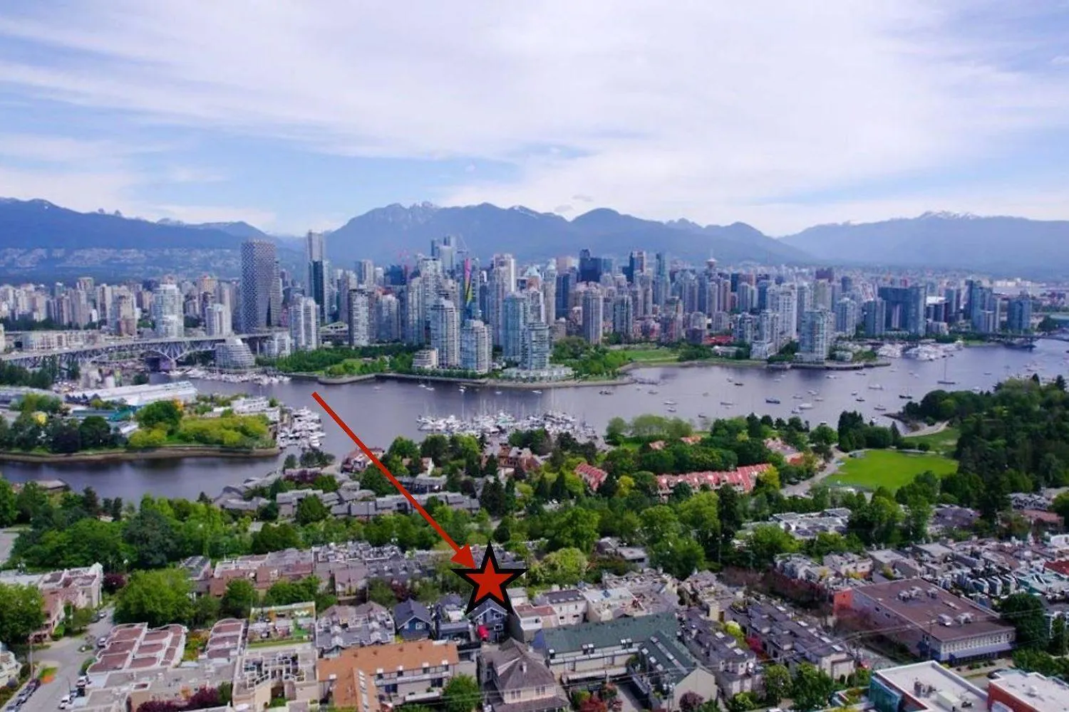 Stunning Skyline Views From A Cozy Apartment Vancouver Canada